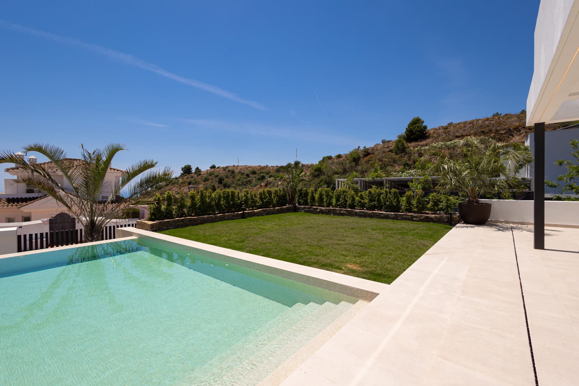 Higuerón Hills — Pool & Garten