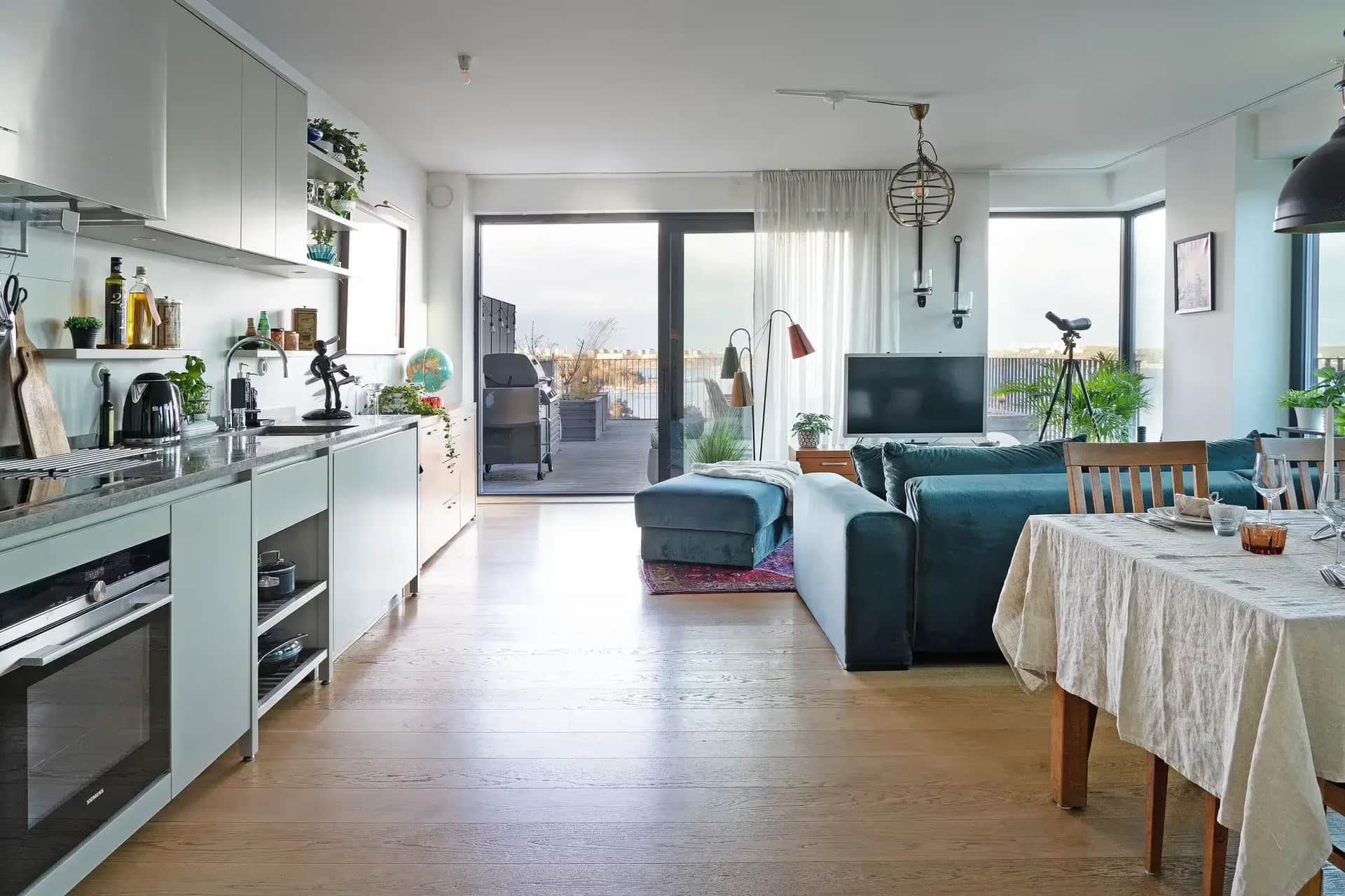 Hafenblick. Architektur. Ausblick – Stilvolles Wohnen über den Dächern der HafenCity – Bild 2