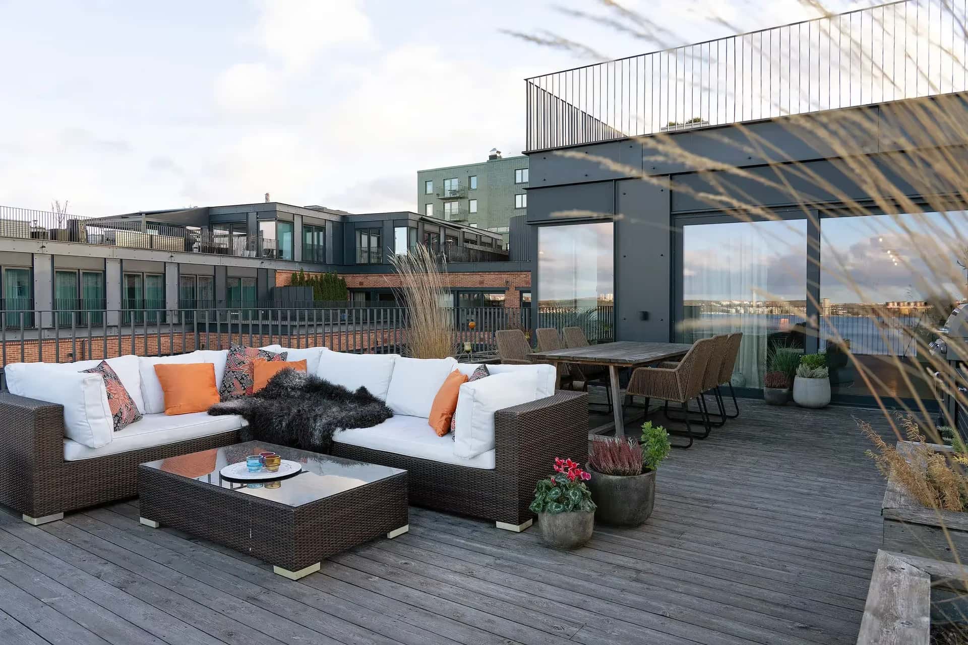 Hafenblick. Architektur. Ausblick – Stilvolles Wohnen über den Dächern der HafenCity