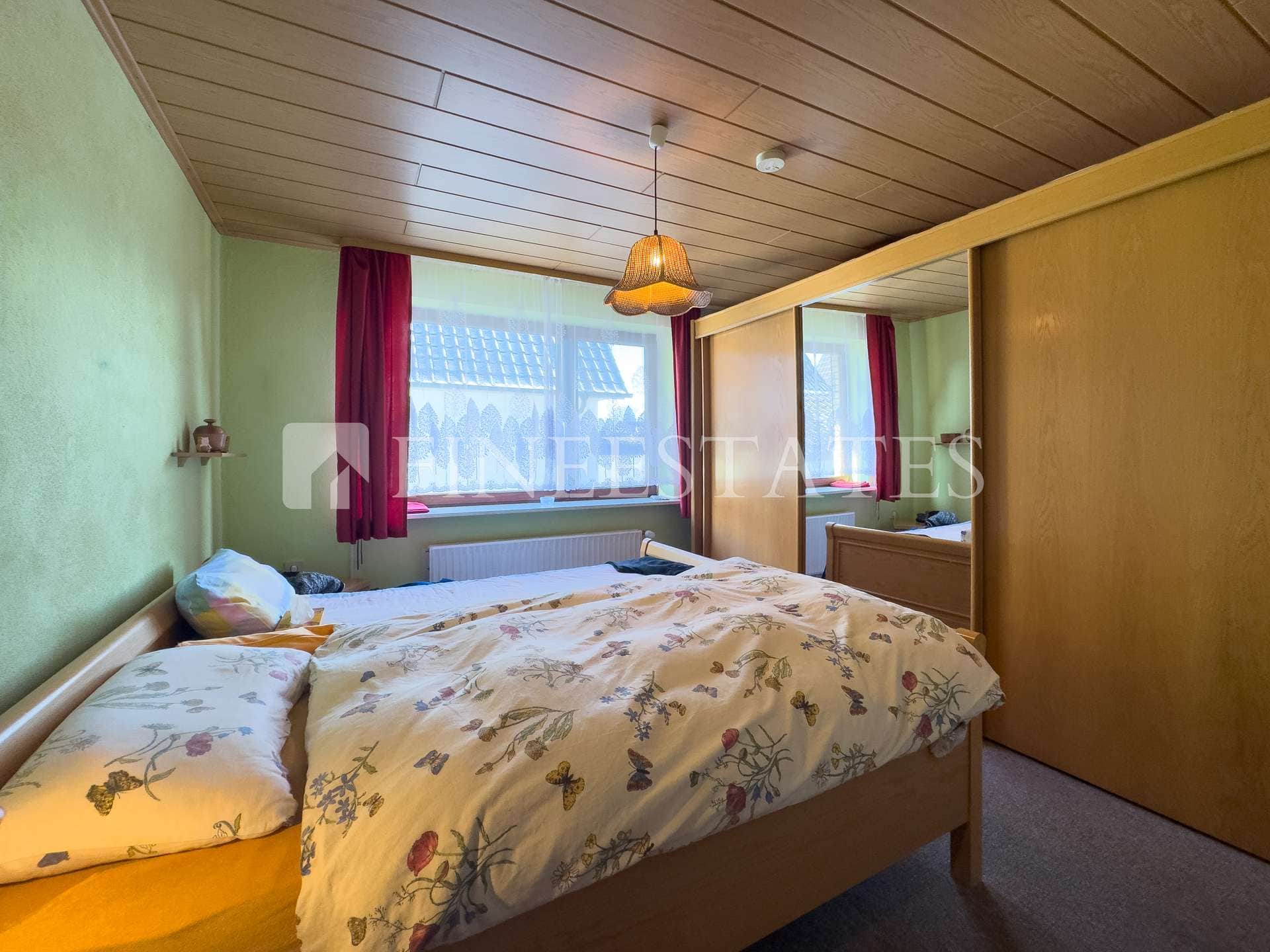 Einfamilienhaus mit Einliegerwohnung – über 220 m² Wohn-/Nutzfläche – Bild 4
